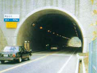 神戸市道路公社 山麓バイパス鵯越第一トンネル内舗装